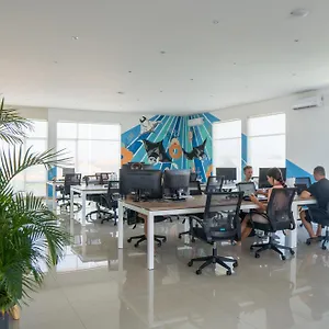 Aparthotel Bali Bustle Pararaton Coliving And Coworking Space, Legian